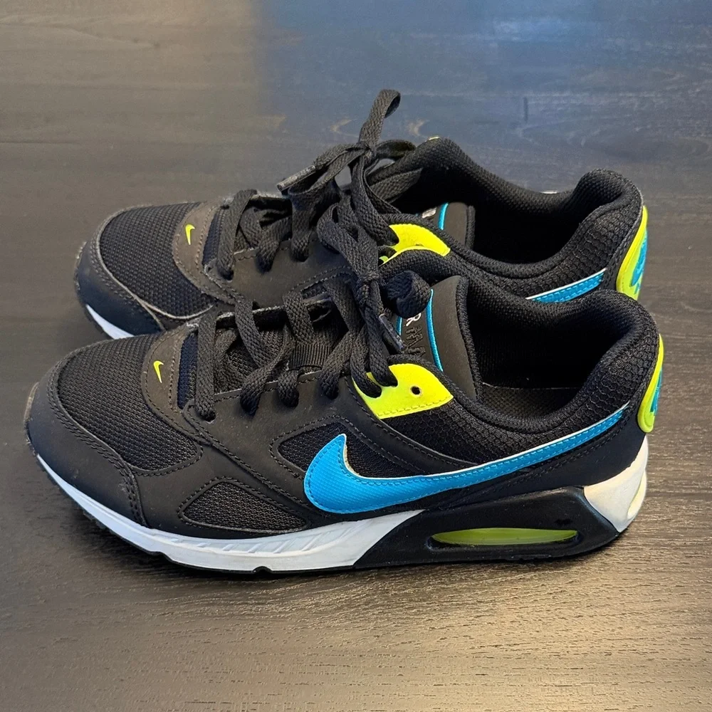 Nike Air Max IVO Sneakers - Black